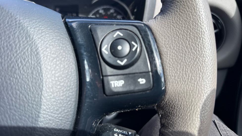 Toyota Yaris 1.5 Hybrid Red Bi-tone 5dr CVT Hybrid Hatchback - Image 31