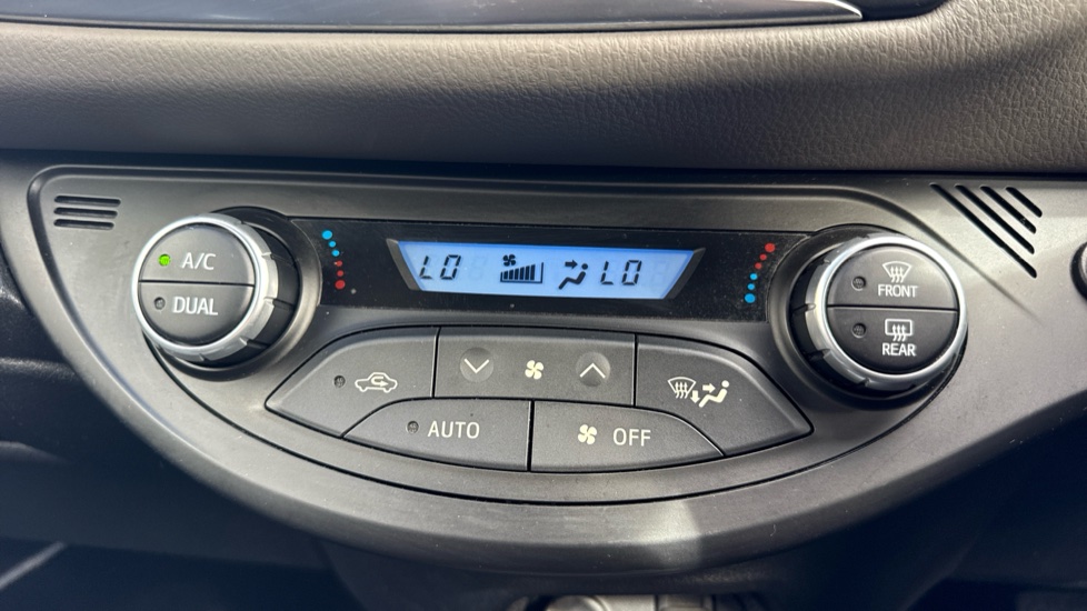 Toyota Yaris 1.5 Hybrid Red Bi-tone 5dr CVT Hybrid Hatchback - Image 35