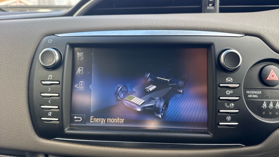 Toyota Yaris 1.5 Hybrid Red Bi-tone 5dr CVT Hybrid Hatchback - Image 41