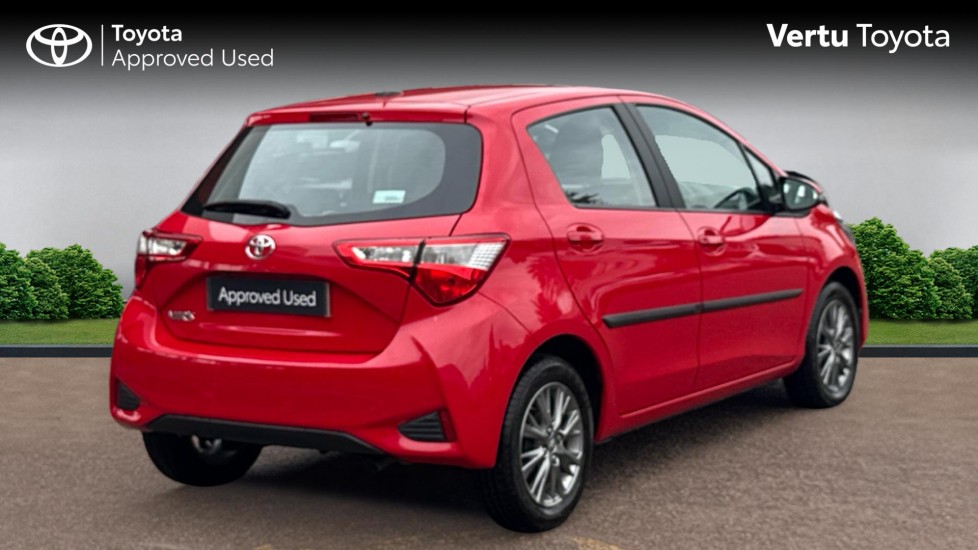 Toyota Yaris 1.5 VVT-i Icon 5dr Petrol Hatchback - Image 2