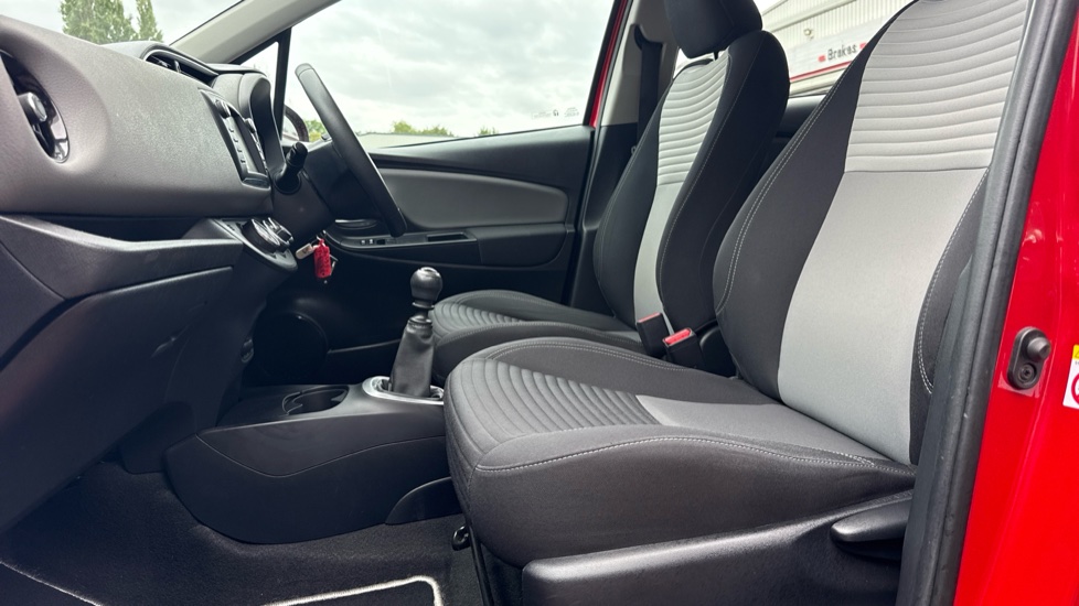 Toyota Yaris 1.5 VVT-i Icon 5dr Petrol Hatchback - Image 5