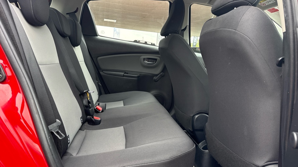Toyota Yaris 1.5 VVT-i Icon 5dr Petrol Hatchback - Image 8