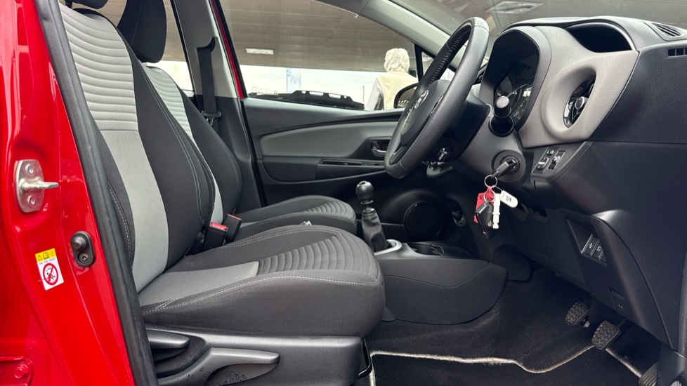 Toyota Yaris 1.5 VVT-i Icon 5dr Petrol Hatchback - Image 12