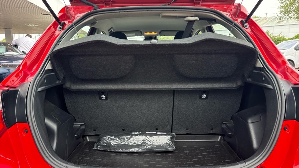 Toyota Yaris 1.5 VVT-i Icon 5dr Petrol Hatchback - Image 13