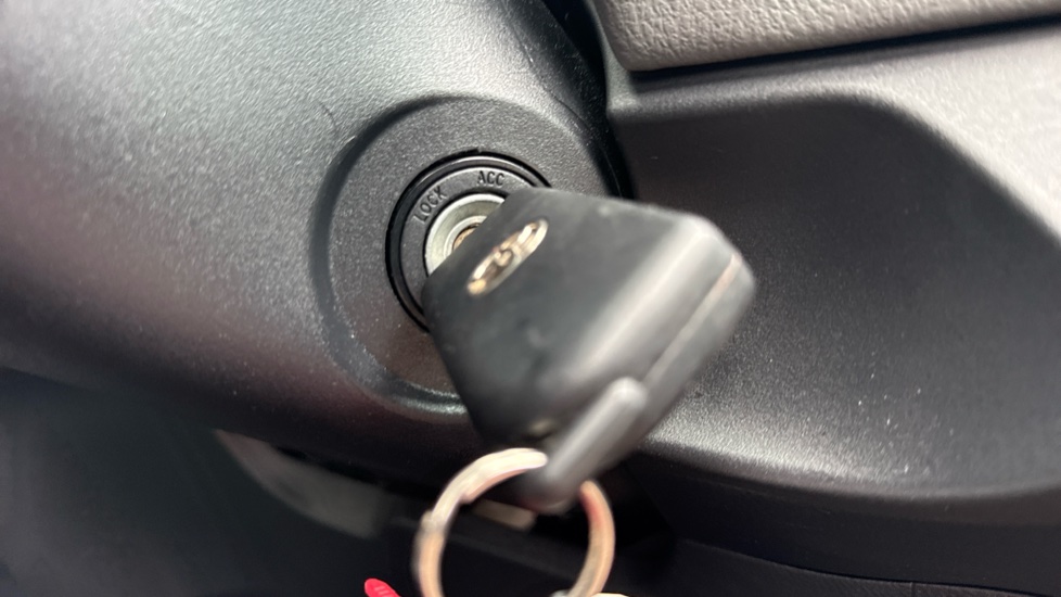 Toyota Yaris 1.5 VVT-i Icon 5dr Petrol Hatchback - Image 16