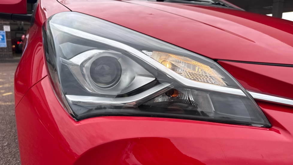 Toyota Yaris 1.5 VVT-i Icon 5dr Petrol Hatchback - Image 20