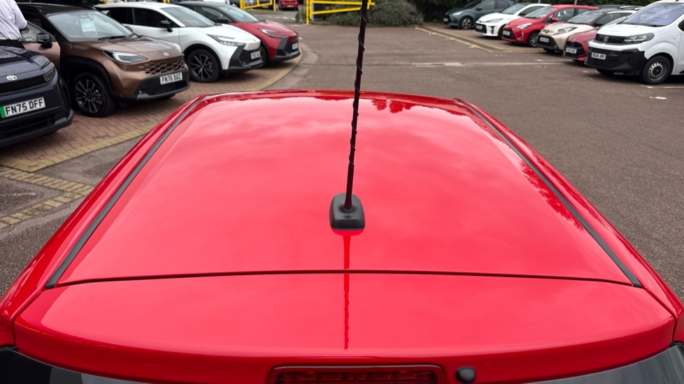 Toyota Yaris 1.5 VVT-i Icon 5dr Petrol Hatchback - Image 29