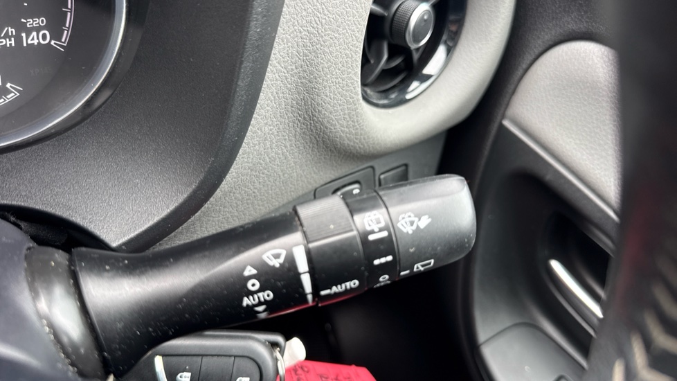 Toyota Yaris 1.5 VVT-i Icon 5dr Petrol Hatchback - Image 34