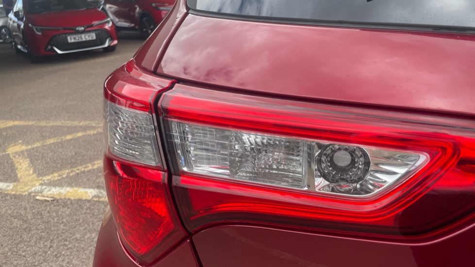 Toyota Yaris 1.5 VVT-i Icon 5dr Petrol Hatchback - Image 21