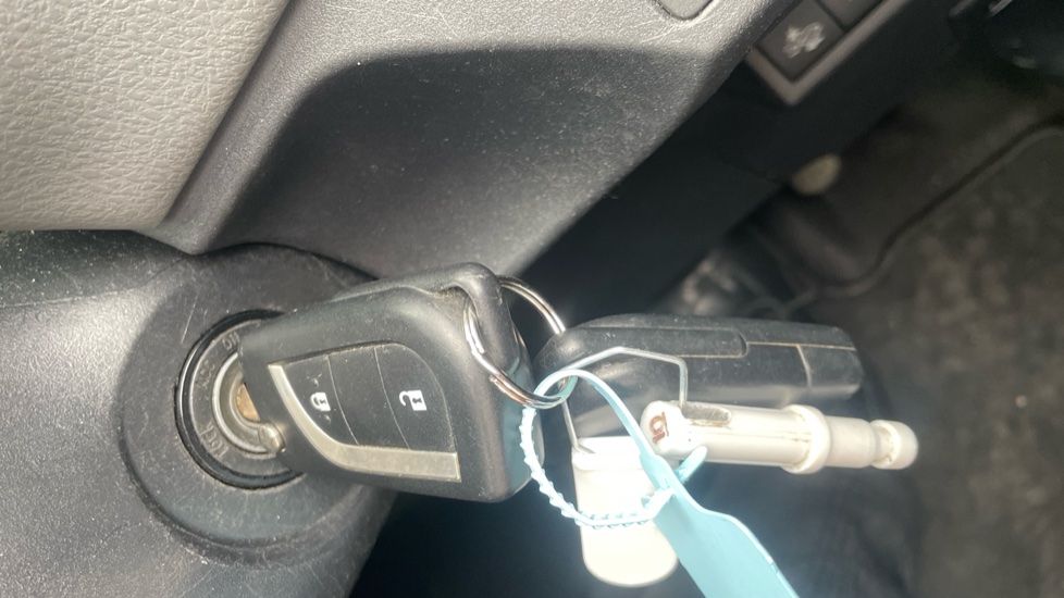 Toyota Yaris 1.5 VVT-i Icon 5dr Petrol Hatchback - Image 28