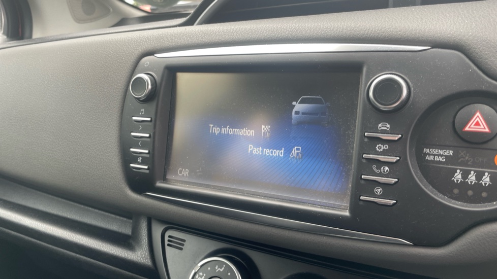 Toyota Yaris 1.5 VVT-i Icon 5dr Petrol Hatchback - Image 30