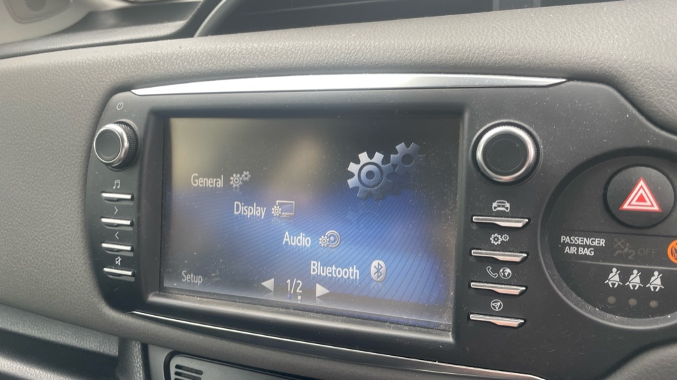 Toyota Yaris 1.5 VVT-i Icon 5dr Petrol Hatchback - Image 31