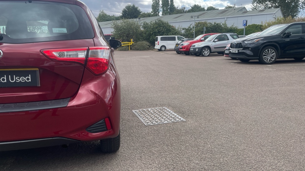 Toyota Yaris 1.5 VVT-i Icon 5dr Petrol Hatchback - Image 35