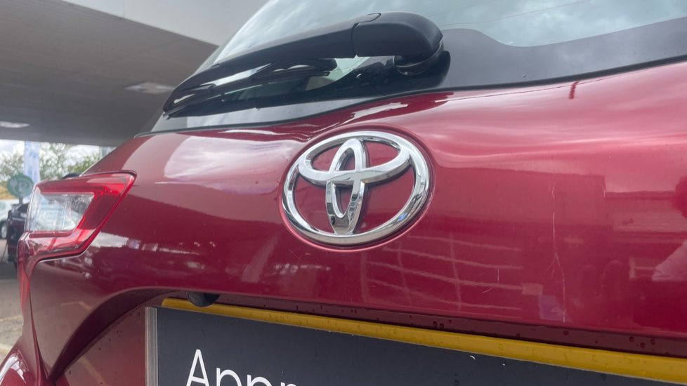 Toyota Yaris 1.5 VVT-i Icon 5dr Petrol Hatchback - Image 36