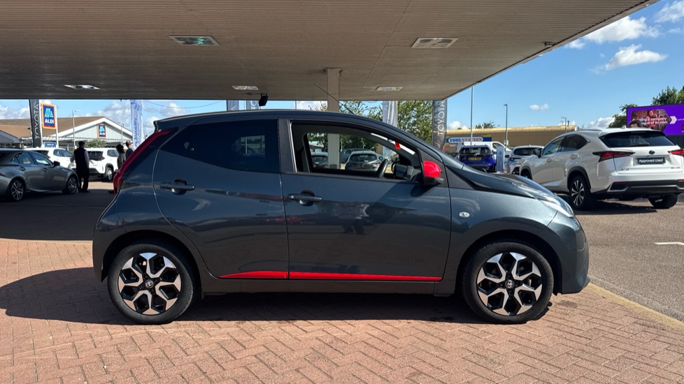 Toyota Aygo 1.0 VVT-i X-Trend 5dr Petrol Hatchback - Image 23