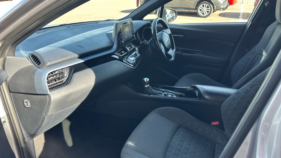 Toyota C-HR 1.8 Hybrid Design 5dr CVT Hybrid Hatchback - Image 5