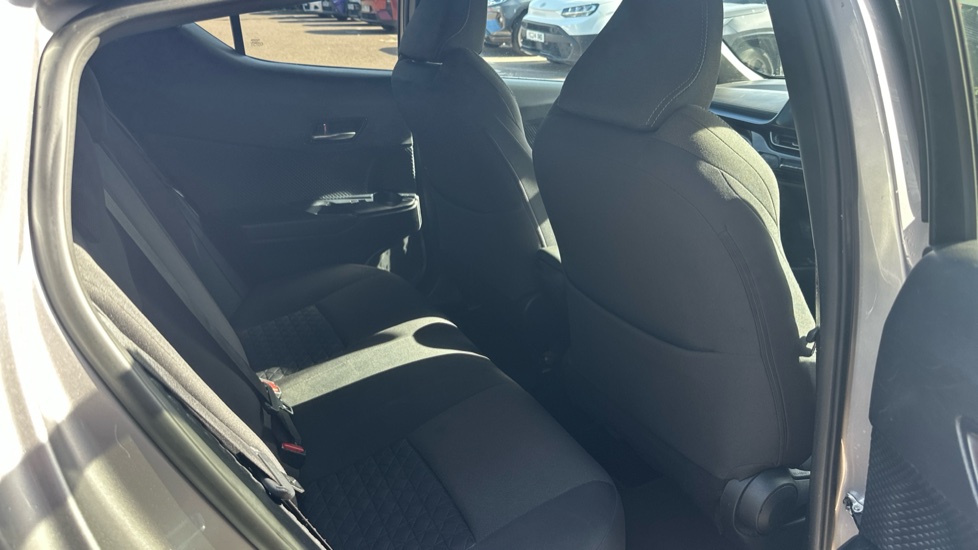 Toyota C-HR 1.8 Hybrid Design 5dr CVT Hybrid Hatchback - Image 8