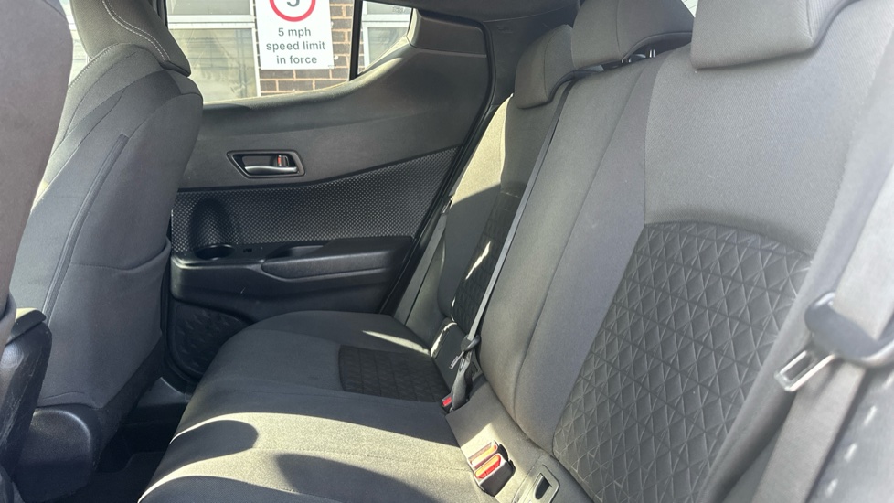 Toyota C-HR 1.8 Hybrid Design 5dr CVT Hybrid Hatchback - Image 14