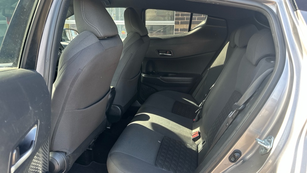 Toyota C-HR 1.8 Hybrid Design 5dr CVT Hybrid Hatchback - Image 15