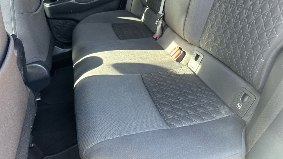 Toyota C-HR 1.8 Hybrid Design 5dr CVT Hybrid Hatchback - Image 17