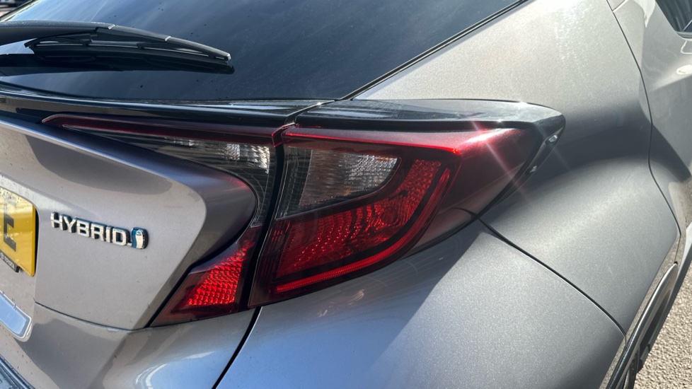 Toyota C-HR 1.8 Hybrid Design 5dr CVT Hybrid Hatchback - Image 21