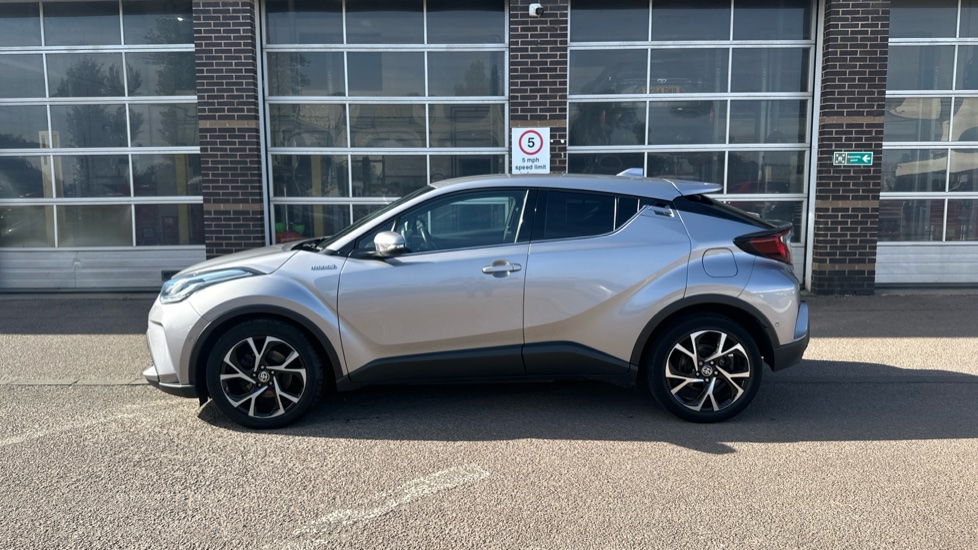 Toyota C-HR 1.8 Hybrid Design 5dr CVT Hybrid Hatchback - Image 24