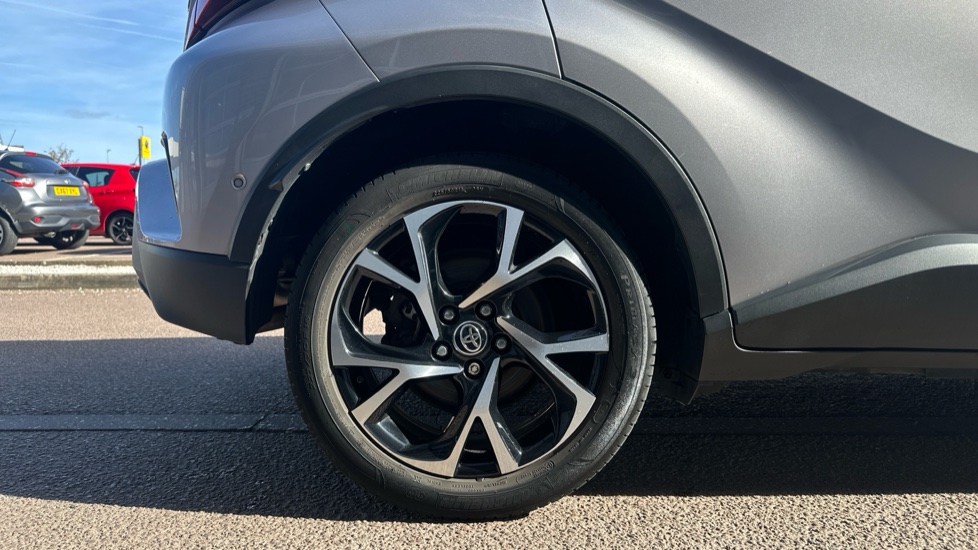 Toyota C-HR 1.8 Hybrid Design 5dr CVT Hybrid Hatchback - Image 25