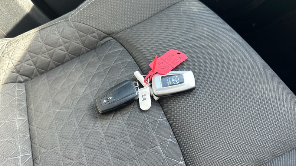 Toyota C-HR 1.8 Hybrid Design 5dr CVT Hybrid Hatchback - Image 28