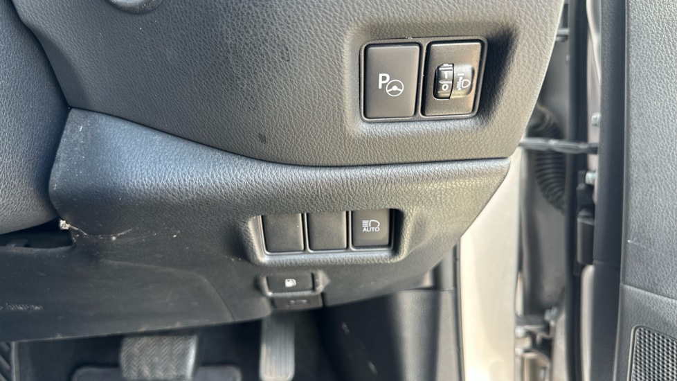 Toyota C-HR 1.8 Hybrid Design 5dr CVT Hybrid Hatchback - Image 31