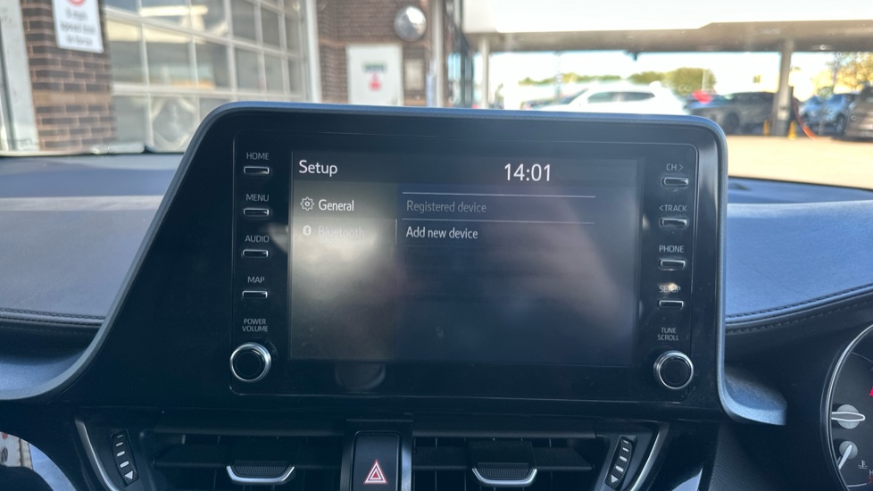 Toyota C-HR 1.8 Hybrid Design 5dr CVT Hybrid Hatchback - Image 39