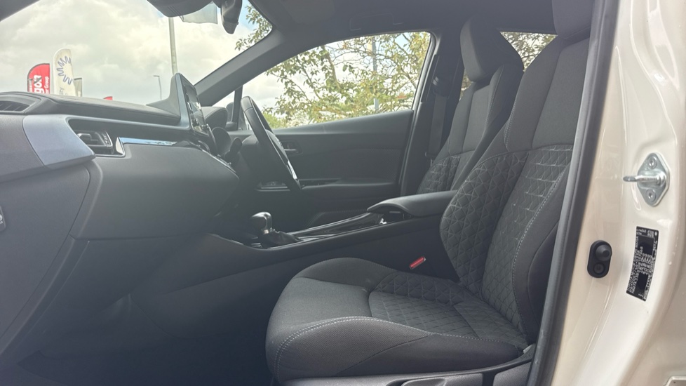 Toyota C-HR 1.8 Hybrid Design 5dr CVT Hybrid Hatchback - Image 5