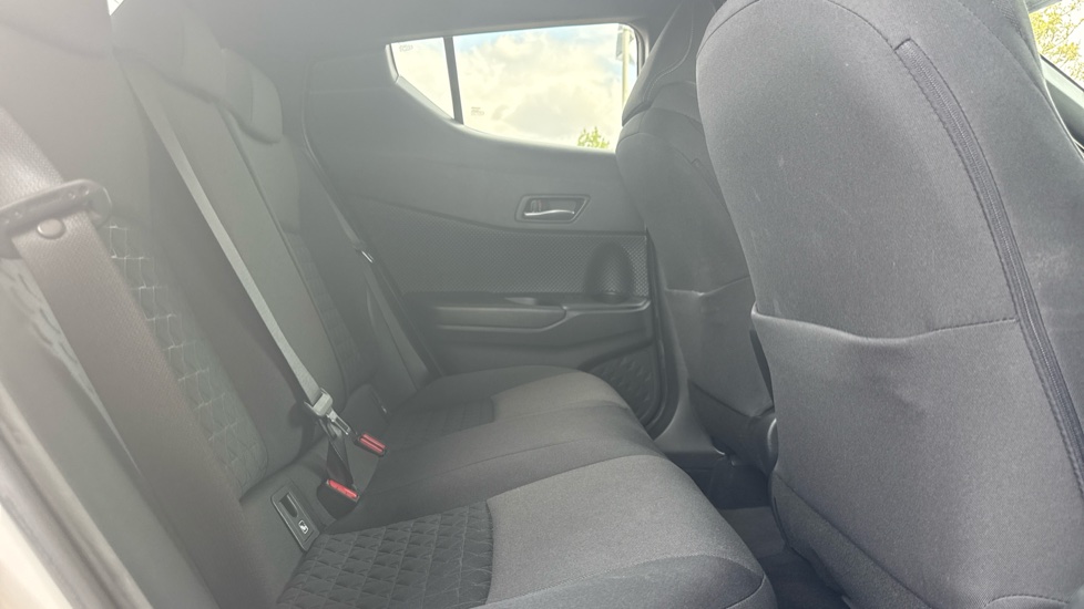 Toyota C-HR 1.8 Hybrid Design 5dr CVT Hybrid Hatchback - Image 8