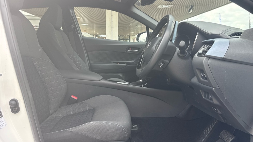 Toyota C-HR 1.8 Hybrid Design 5dr CVT Hybrid Hatchback - Image 12