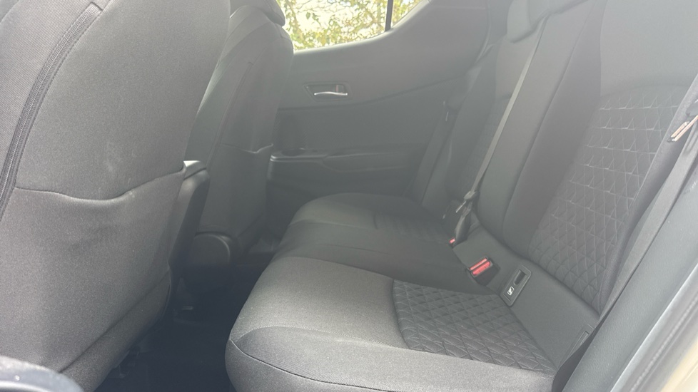 Toyota C-HR 1.8 Hybrid Design 5dr CVT Hybrid Hatchback - Image 15