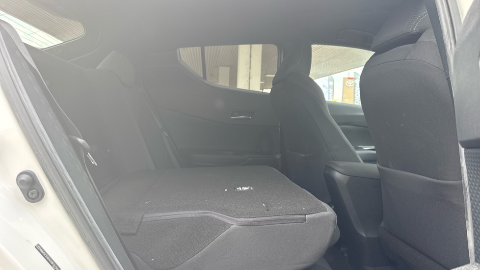 Toyota C-HR 1.8 Hybrid Design 5dr CVT Hybrid Hatchback - Image 18