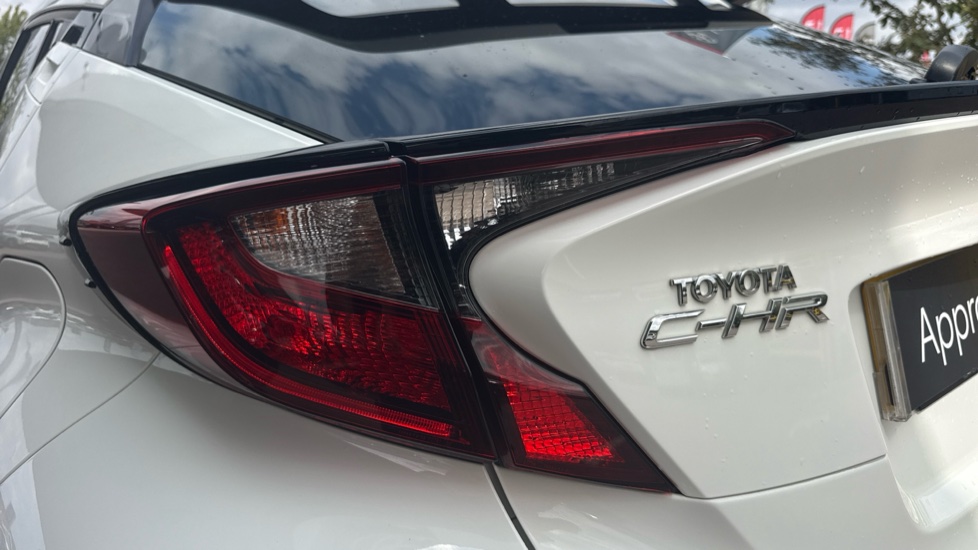 Toyota C-HR 1.8 Hybrid Design 5dr CVT Hybrid Hatchback - Image 21