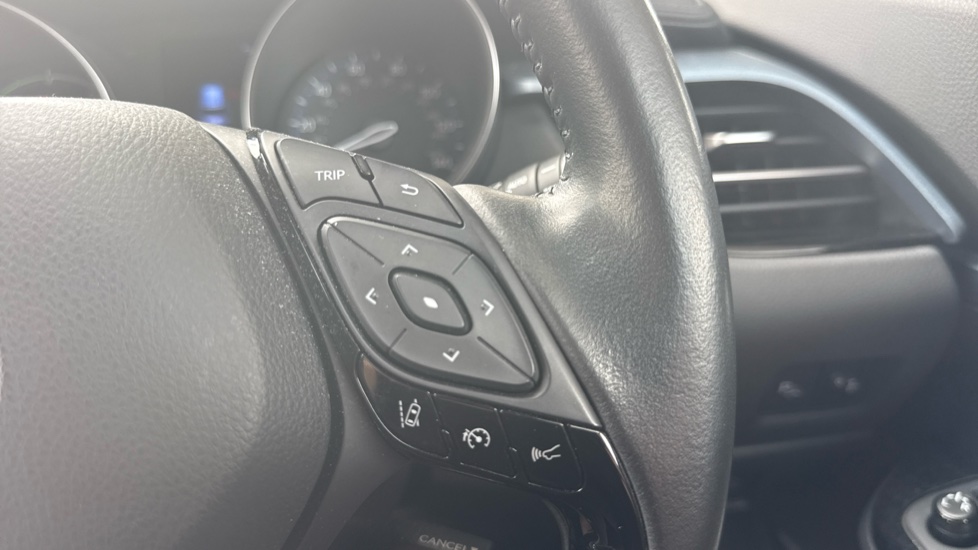 Toyota C-HR 1.8 Hybrid Design 5dr CVT Hybrid Hatchback - Image 31