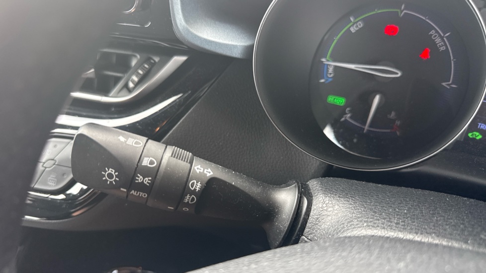 Toyota C-HR 1.8 Hybrid Design 5dr CVT Hybrid Hatchback - Image 33