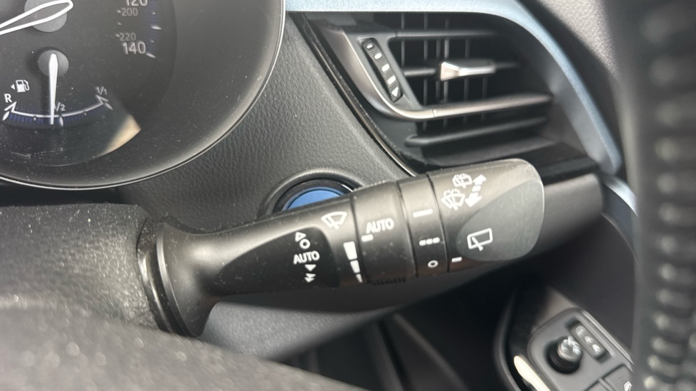 Toyota C-HR 1.8 Hybrid Design 5dr CVT Hybrid Hatchback - Image 34