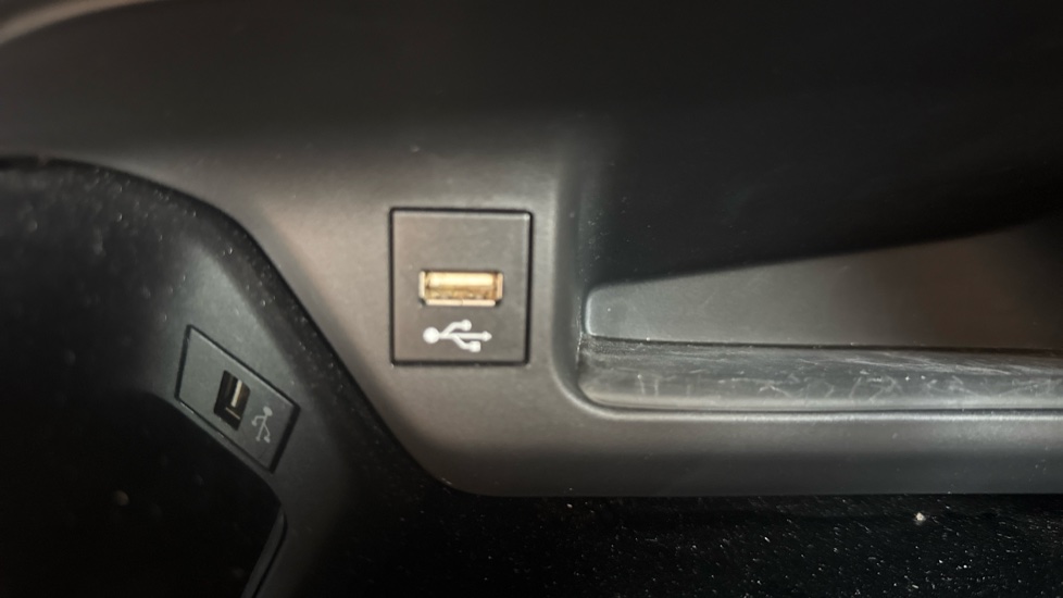 Toyota C-HR 1.8 Hybrid Design 5dr CVT Hybrid Hatchback - Image 37