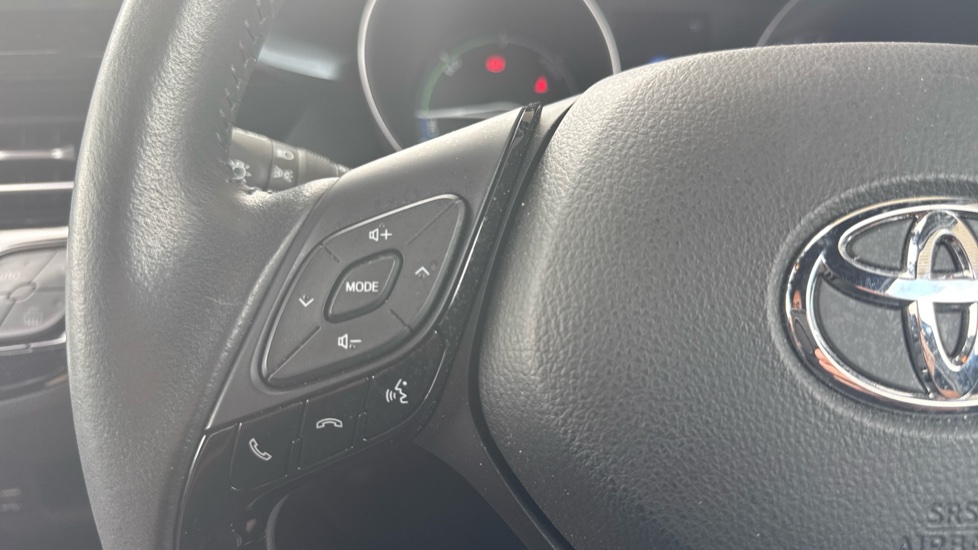Toyota C-HR 1.8 Hybrid Design 5dr CVT Hybrid Hatchback - Image 39