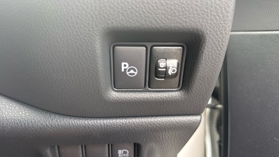 Toyota C-HR 1.8 Hybrid Design 5dr CVT Hybrid Hatchback - Image 49
