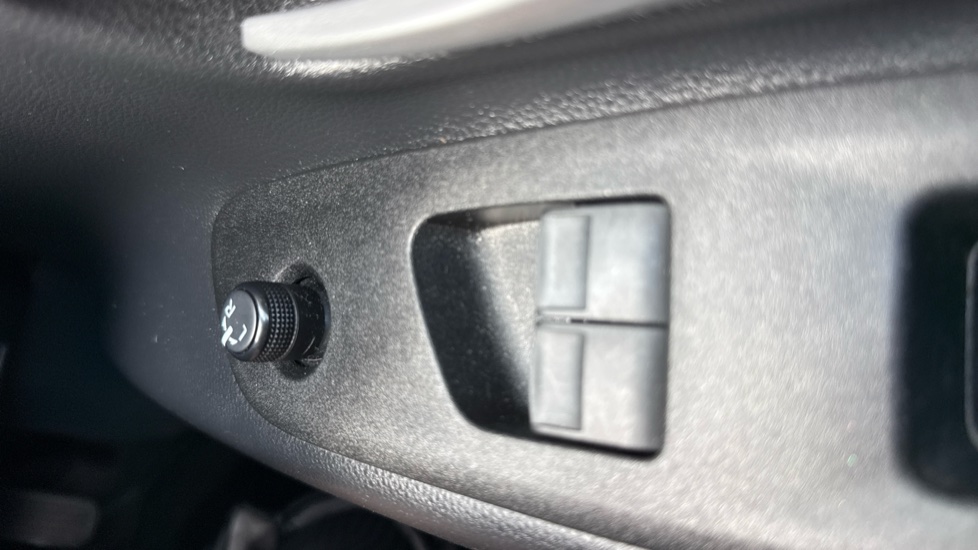 Toyota Aygo X 1.0 VVT-i Edge 5dr Petrol Hatchback - Image 32