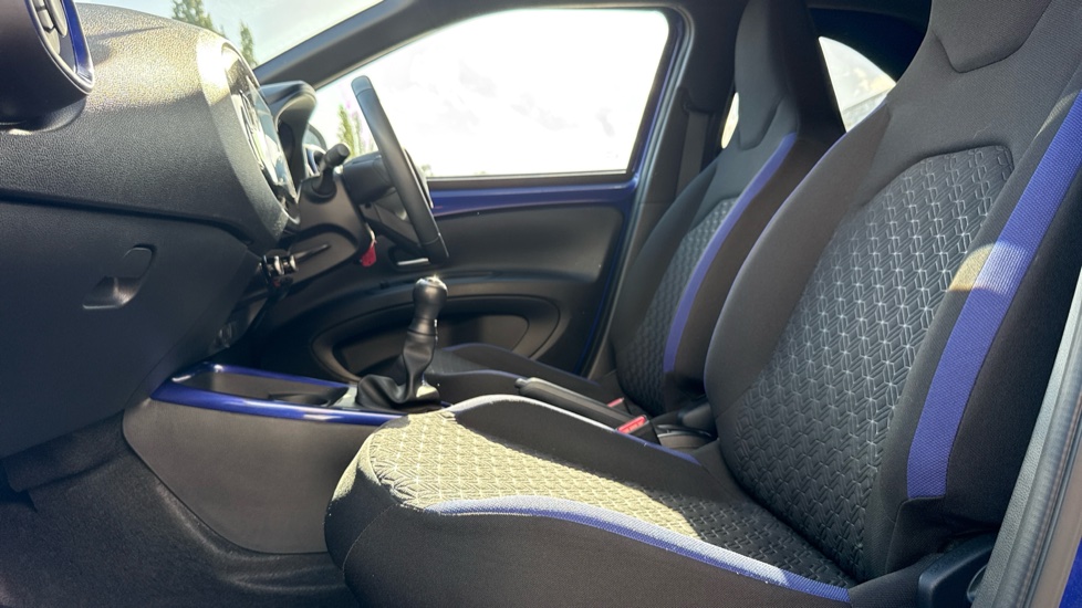 Toyota Aygo X 1.0 VVT-i Edge 5dr Petrol Hatchback - Image 5