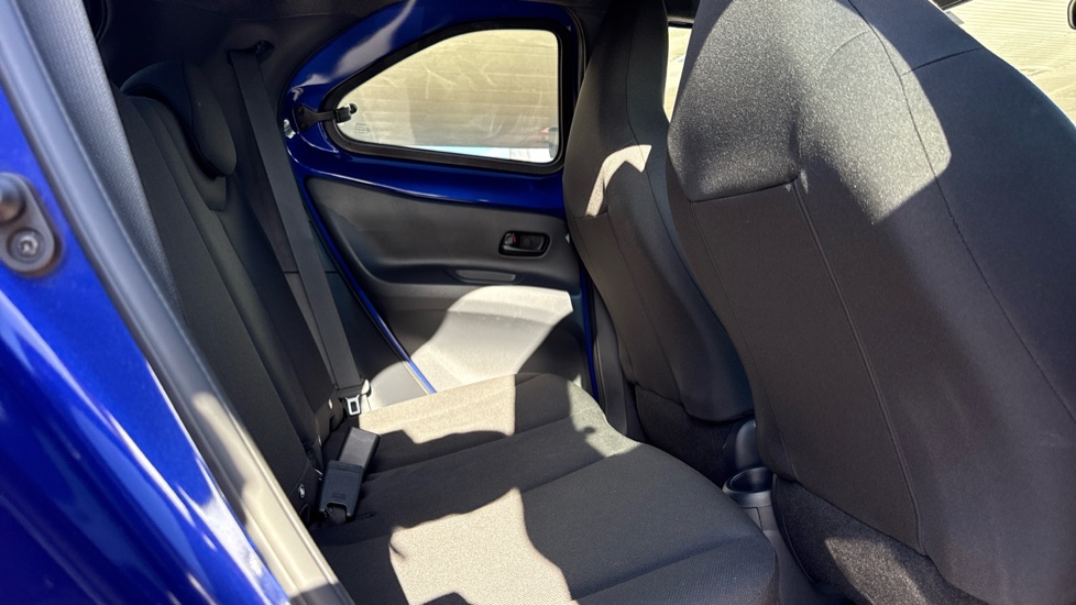 Toyota Aygo X 1.0 VVT-i Edge 5dr Petrol Hatchback - Image 8