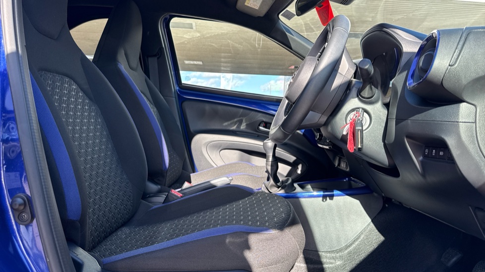 Toyota Aygo X 1.0 VVT-i Edge 5dr Petrol Hatchback - Image 12