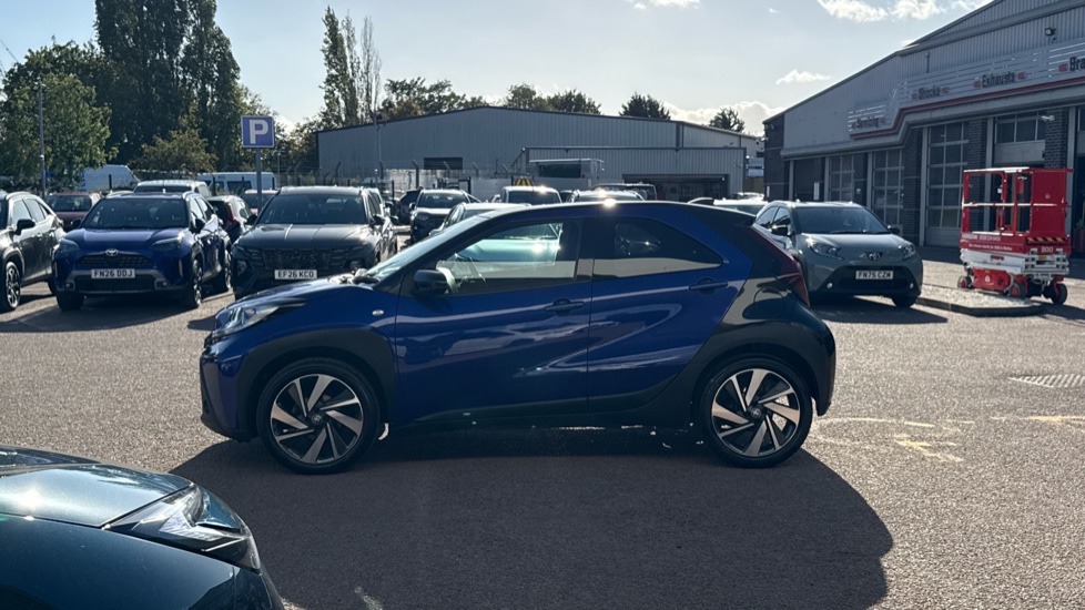 Toyota Aygo X 1.0 VVT-i Edge 5dr Petrol Hatchback - Image 24