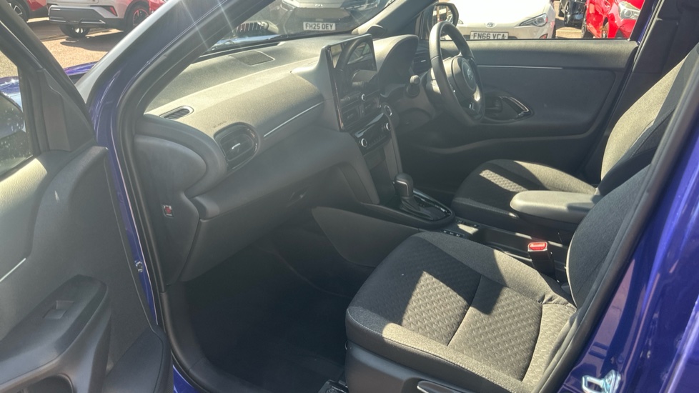 Toyota Yaris Cross 1.5 Hybrid Design 5dr CVT Hybrid Estate - Image 5