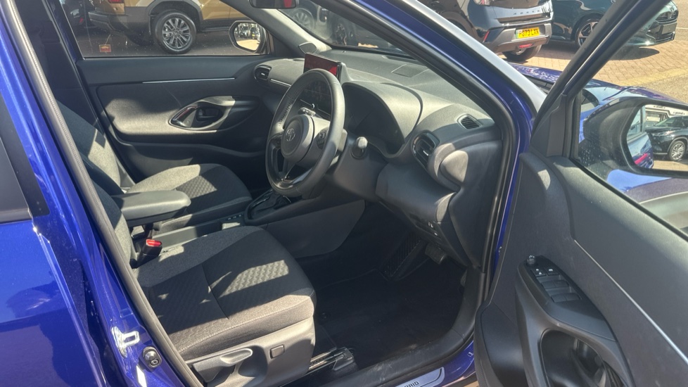 Toyota Yaris Cross 1.5 Hybrid Design 5dr CVT Hybrid Estate - Image 12
