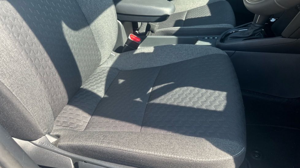 Toyota Yaris Cross 1.5 Hybrid Design 5dr CVT Hybrid Estate - Image 17